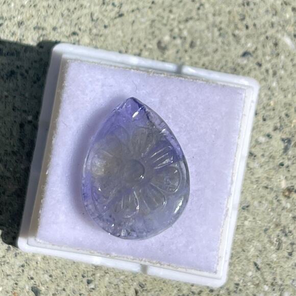 8.50 carat Unheated Tanzanite Cabochon - Picture 3 of 7